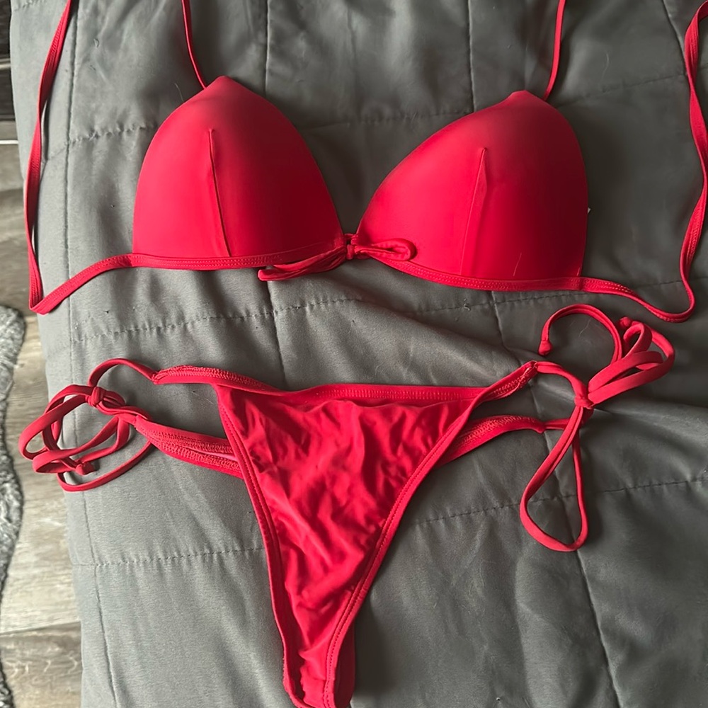 Red 👙 bikini